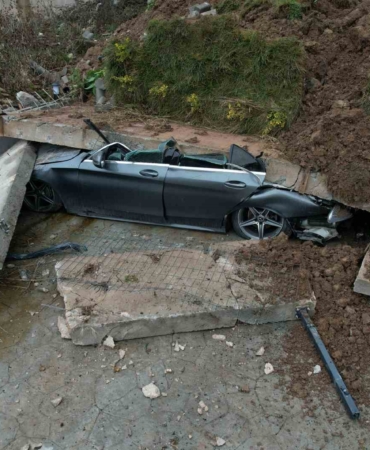 Sakarya’da istinat duvarı çöktü, 3 bina boşaltıldı