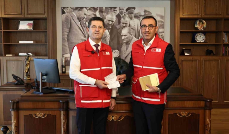 Çekmeköy Belediye Başkanı Orhan Çerkez ve eşinden Gazze’ye destek