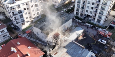 Maltepe’de patlama sesleri sonrası atölye alevlere teslim oldu