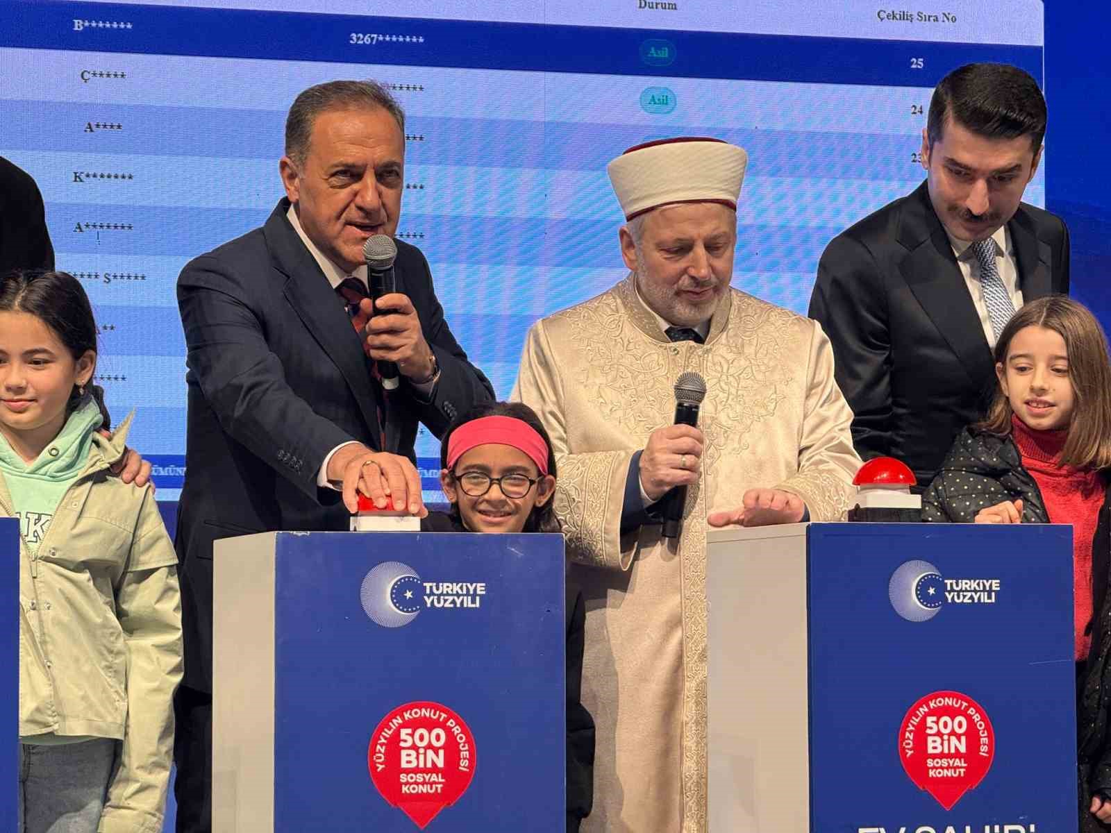 Yalova’da bin 805 TOKİ konutunun kura çekimi yapıldı