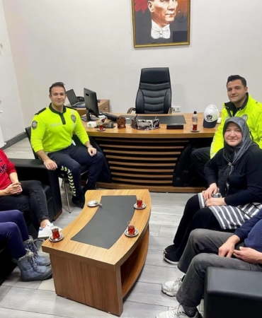 Kazada mağdur aileye polis sahip çıktı