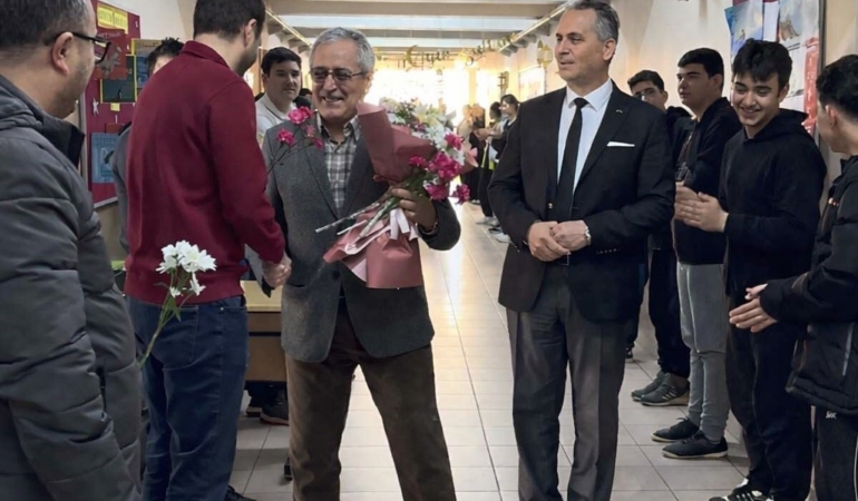 Muratlı’da emekli olan öğretmene duygusal veda