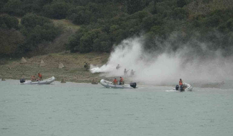 Mehmetçik Çanakkale’de “Durgun Sulardan Geçiş Eğitimi” gerçekleştirdi