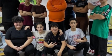 Bilecik’te halter sporcuları gücünü sınırların ötesine taşıyor