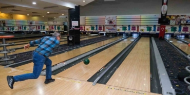 Kuşaklar bowling pistinde buluştu