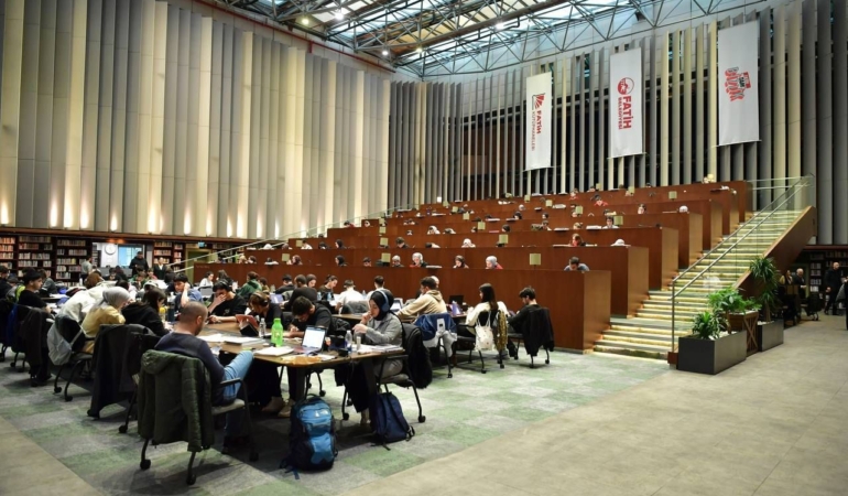 Başkonsoloslardan Fatih kütüphanelerine tam not