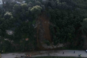 Bursa’da heyelan bölgesi temizlendi...Kayan bölge dron ile görüntülendi