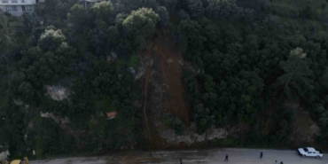 Bursa’da heyelan bölgesi temizlendi...Kayan bölge dron ile görüntülendi