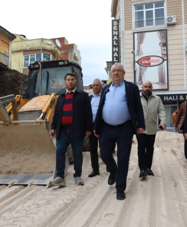 Başkan Ertaş sahaya indi; Edremit’te yol atağı