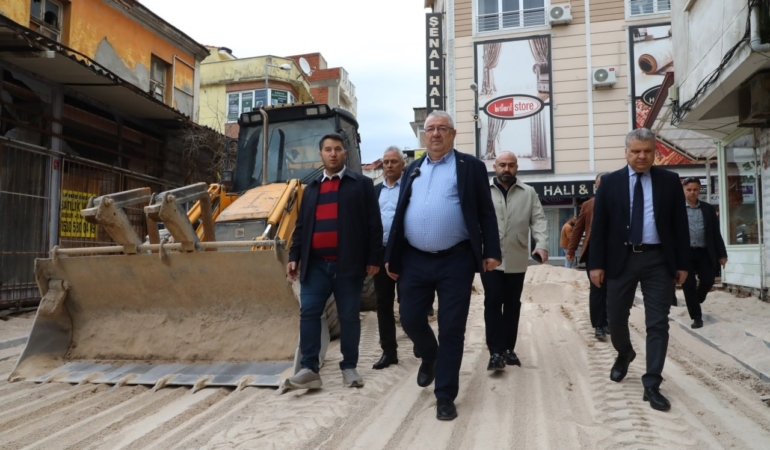 Başkan Ertaş sahaya indi; Edremit’te yol atağı