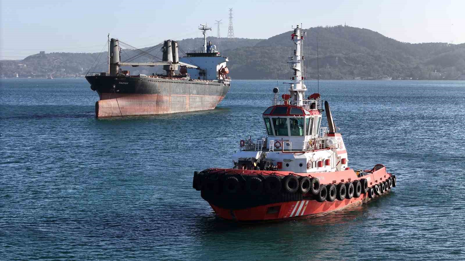 İstanbul Boğazı’nda sürüklenen gemi kurtarıldı