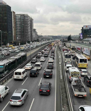 İstanbul’da iftar öncesi trafik yoğunluğu yüzde 87’e çıktı