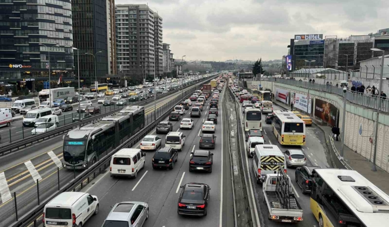 İstanbul’da iftar öncesi trafik yoğunluğu yüzde 87’e çıktı