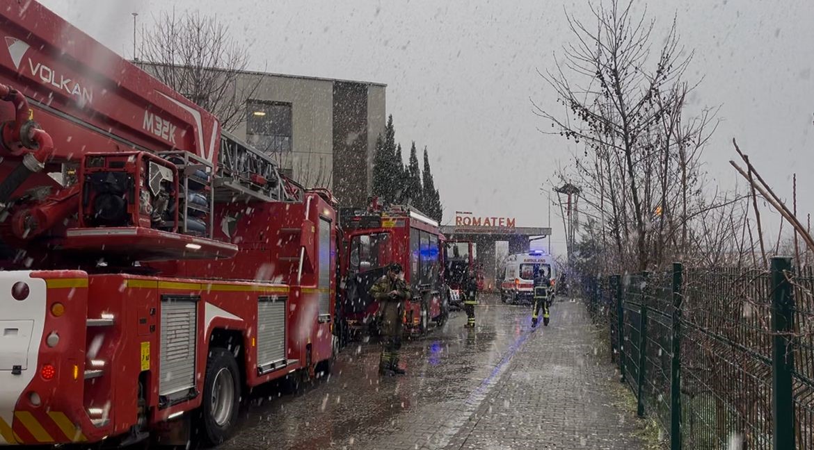 Hastane yemekhanesinde yangın paniği... Çok sayıda ekip sevk edildi