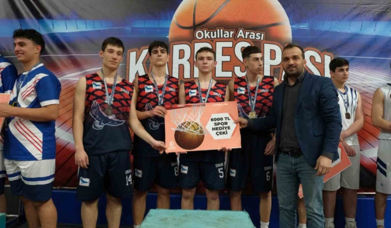 “Kardeş Pası” basketbol şampiyonasında ödüller sahiplerini buldu