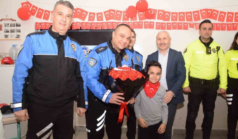 Bursa’da polislerden ilkokul öğrencilerine güvenlik eğitimi