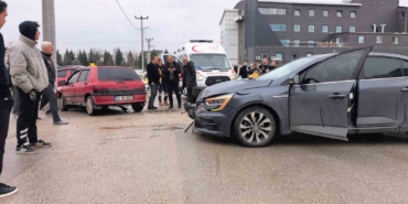 Bursa’da otomobiller çarpıştı: 1 yaralı