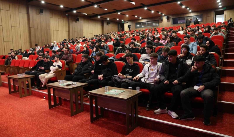 Bağcılar’da iş arayanlar ile iş verenler "Kariyer Buluşmaları"nda bir araya geldi