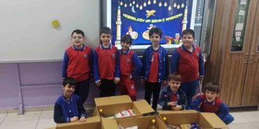 Minik ellerin büyük yüreği