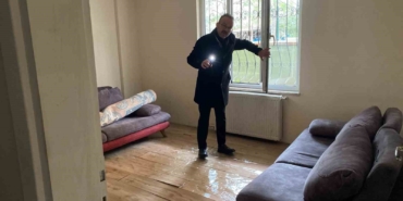 Altyapı çalışması sonrası apartmanı su bastı