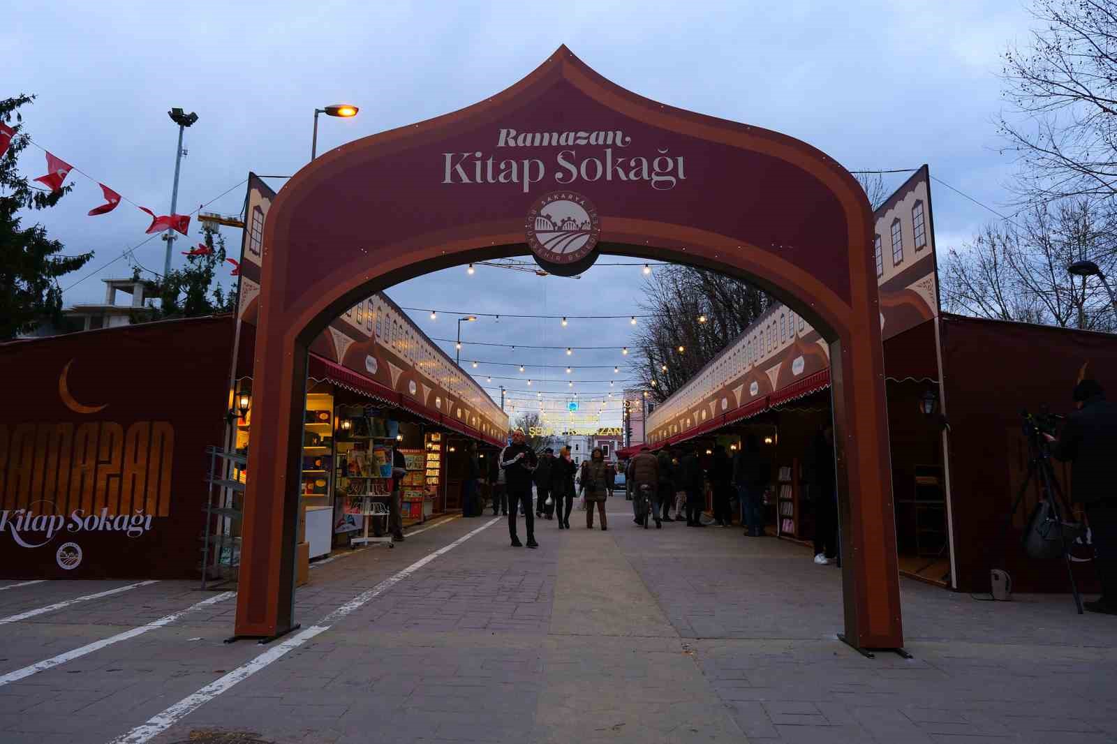 Kitap Sokağı kapılarını açtı