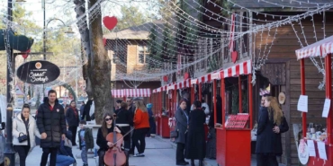 Sevgililer Günü’nde Sanat Sokağı renkli görüntülere sahne oldu