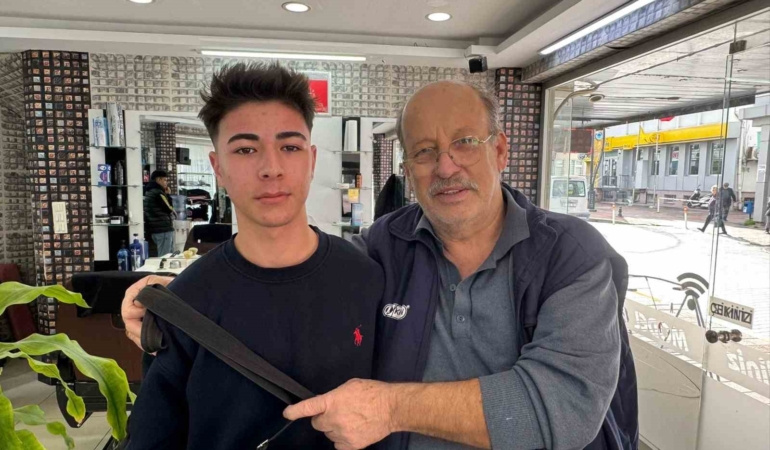 Bankadan emekli maaşını çekmişti, kaybolan çanta sahibine geri döndü