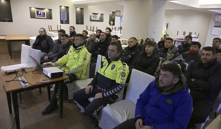 Kırklareli’nde motokuryelere güvenli sürüş eğitimi