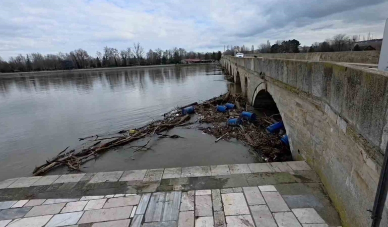 Edirne’de taşkın sonrası hasar gün yüzüne çıktı: Su seviyesi 60 santimetre düştü