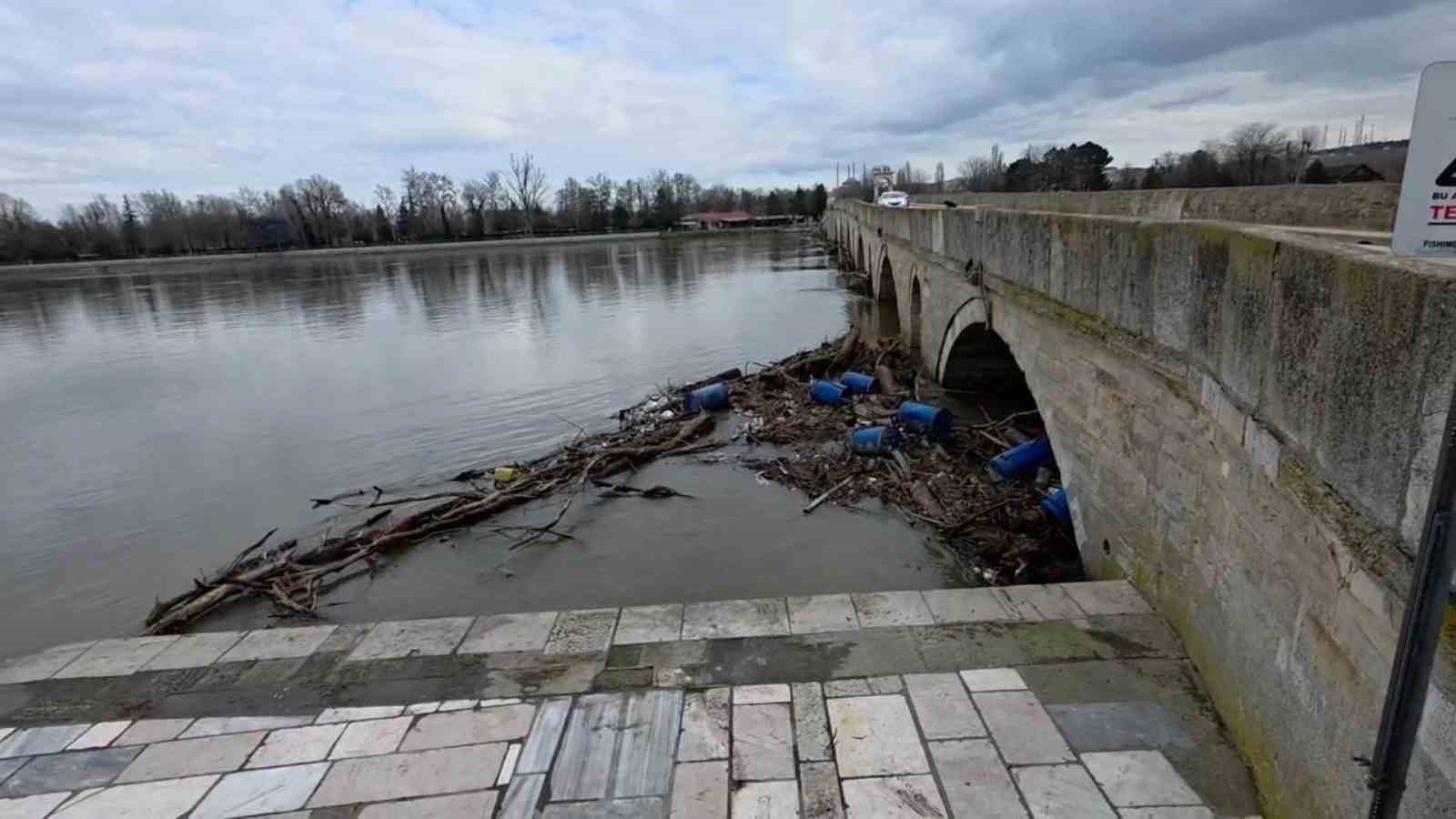 Edirne’de taşkın sonrası hasar gün yüzüne çıktı: Su seviyesi 60 santimetre düştü