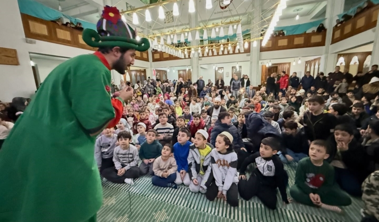 Gölcüklü çocuklar Ramazan coşkusunu camilerde yaşıyor