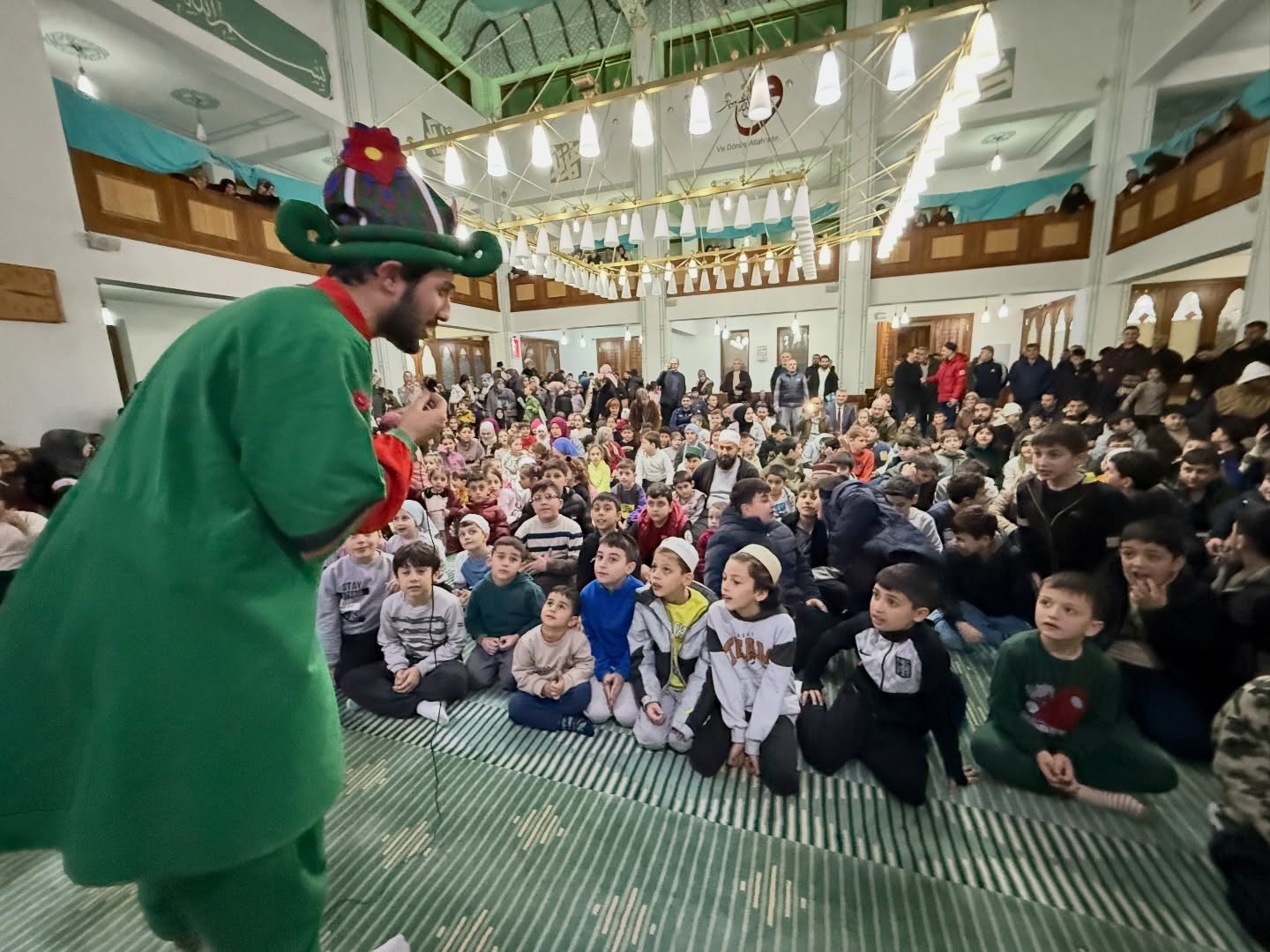Gölcüklü çocuklar Ramazan coşkusunu camilerde yaşıyor