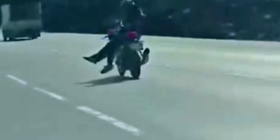 Arnavutköy-Sultangazi yolunda tehlikeli motosiklet yolculuğu