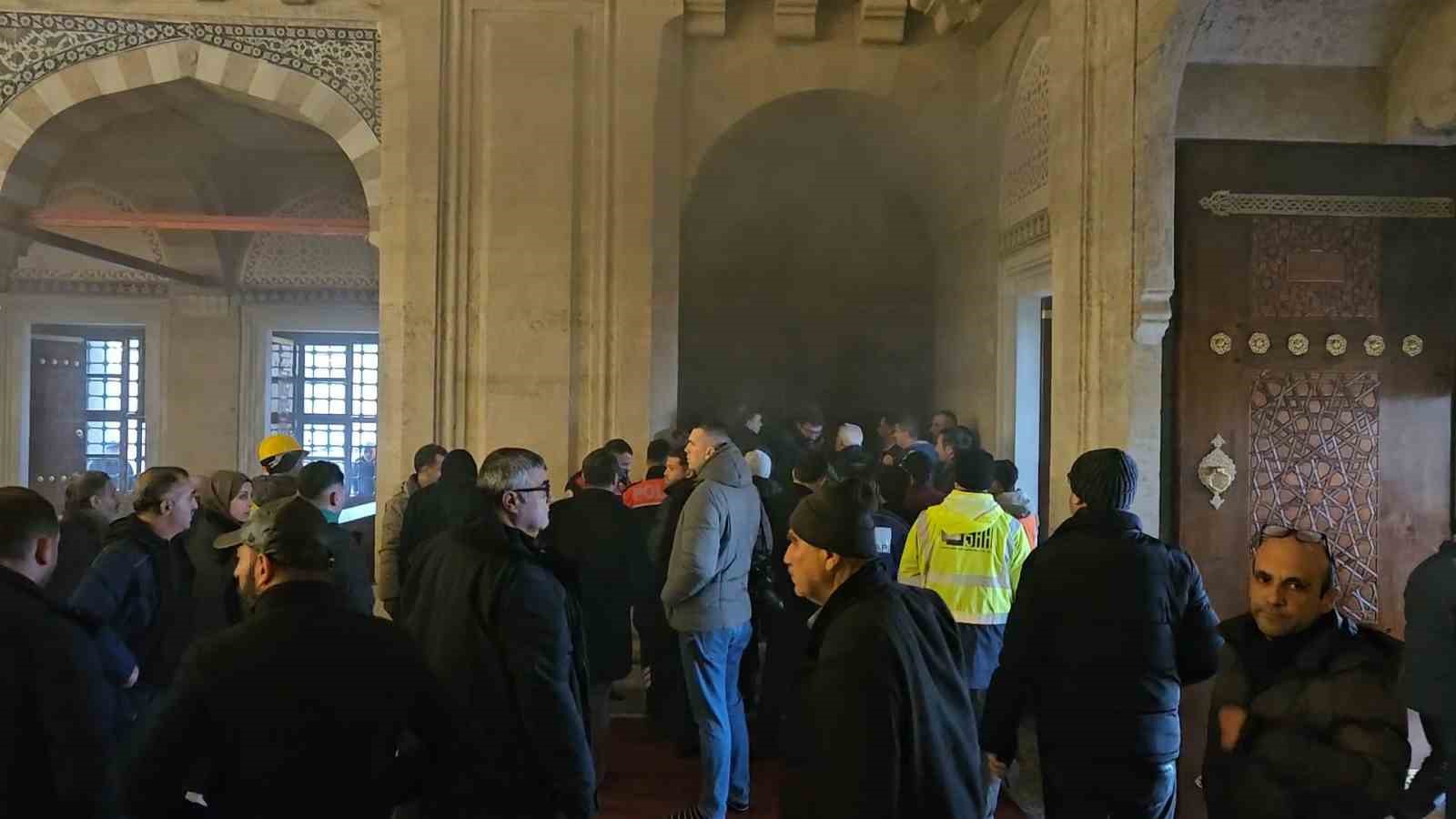 4 yıl aradan sonra Selimiye Camii’nde ilk namazda yangın