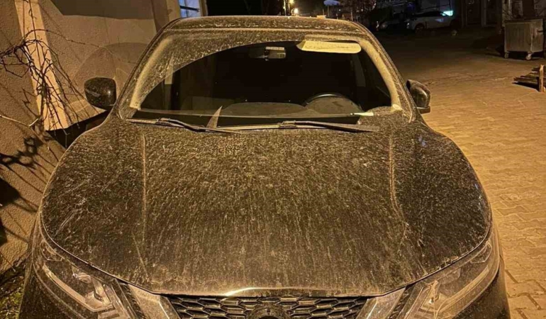 Muratlı’da çamur yağışı araçları kapladı