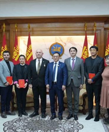 Moğolistan’daki ilk çocuk kemik iliği naklini Türk ve Moğol hekim ekipleri birlikte gerçekleştirdi