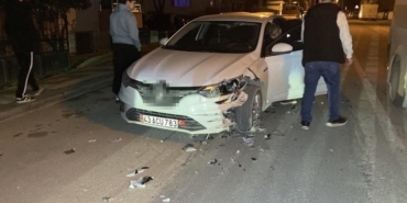 Otomobil ile motosiklet kafa kafaya çarpıştı: 2 yaralı