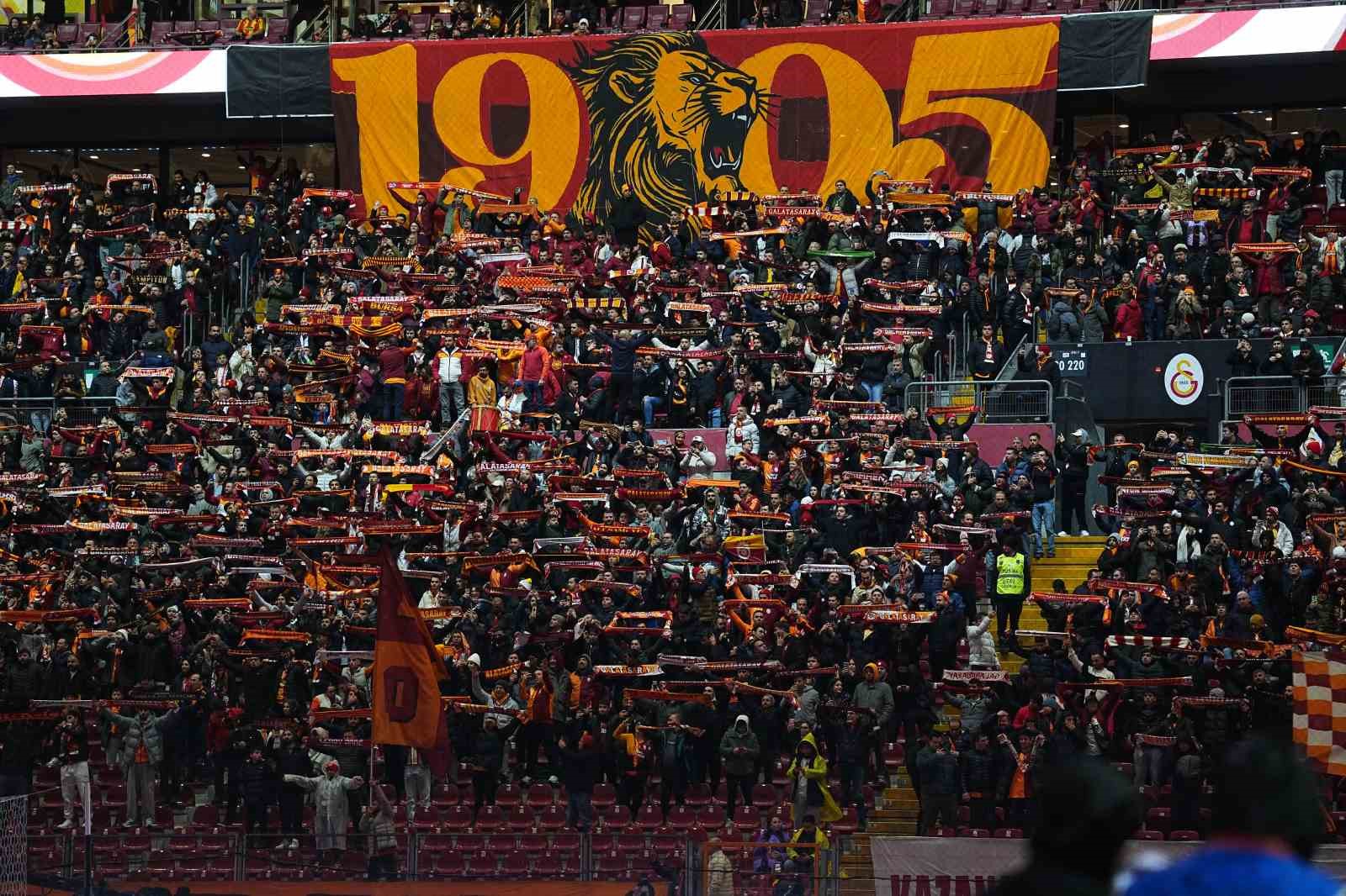 Trendyol Süper Lig: Galatasaray: 1 - Kayserispor: 0 (Maç devam ediyor)