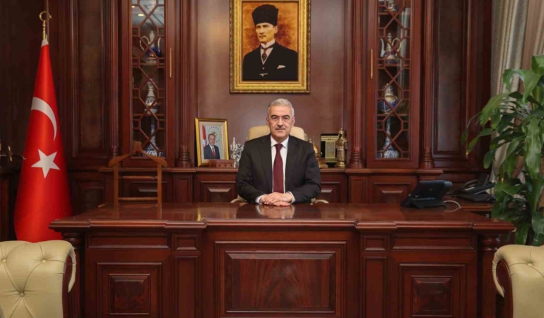 Vali Erol Ayyıldız: "Asrın felaketi, devletin ve milletin kenetlendiği tarihi bir imtihan olmuştur"