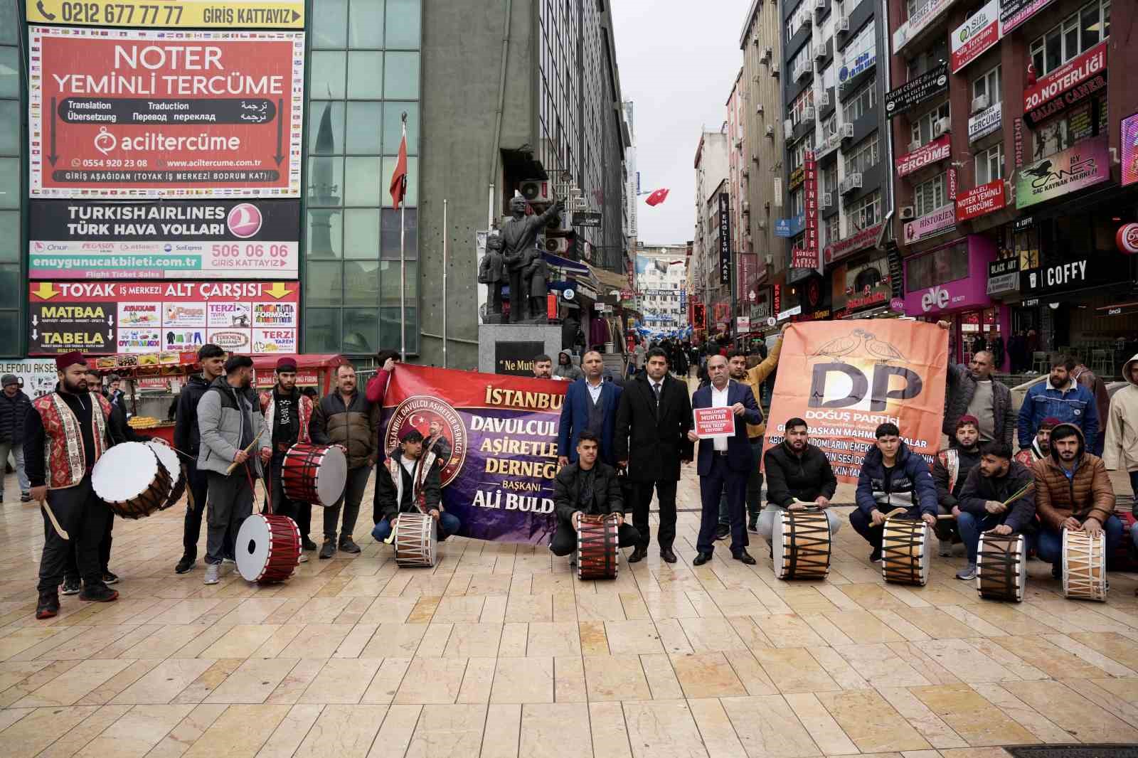 İstanbul’daki davulcular Şirinevler Meydanı’nda sessiz eylem yaptı
