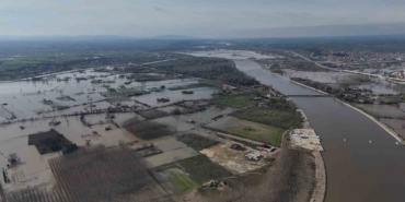 Edirne’de sular altında kalan yerleşim alanları ve çiftlikler havadan görüntülendi