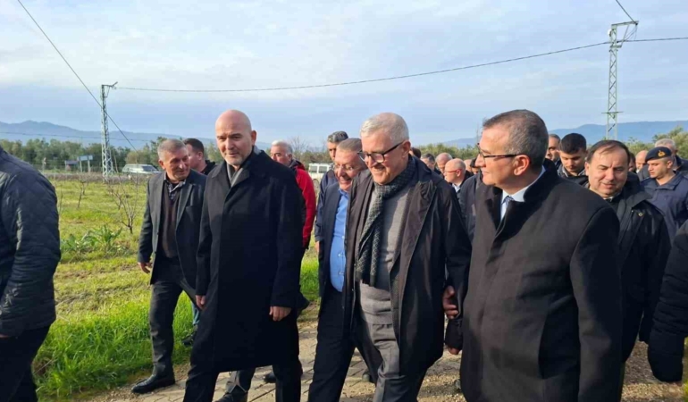 Süleyman Soylu, başdanışmanı Harun Akın’ın ağabeyinin cenazesine katıldı