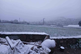 Sındırgı’nın yüksek kesimlerinde kar, merkezde yağmur etkili oldu
