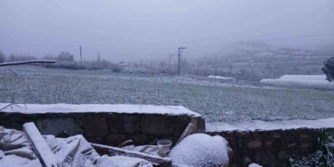 Sındırgı’nın yüksek kesimlerinde kar, merkezde yağmur etkili oldu