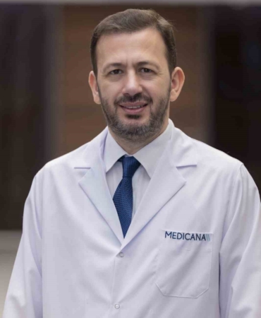 Uykuda tekme atmanın sebebi her zaman masum olmayabilir