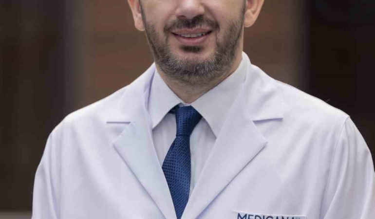 Uykuda tekme atmanın sebebi her zaman masum olmayabilir