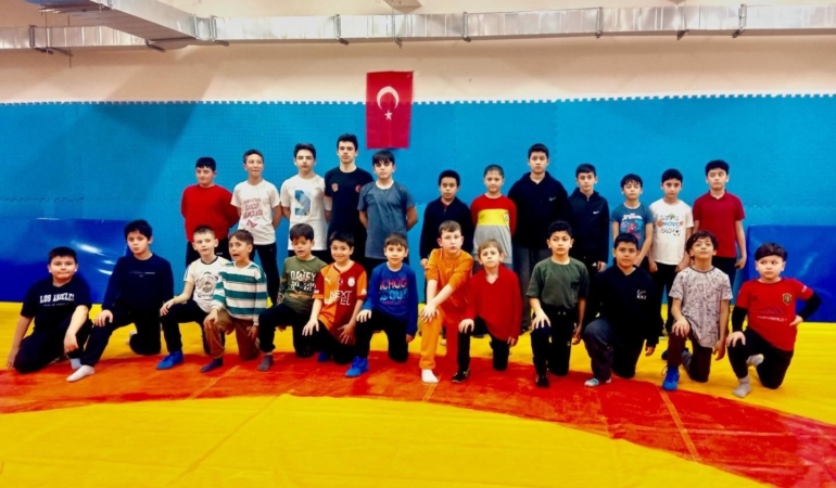 Bilecik’te sporcular, ata sporu güreşte ter döküyor