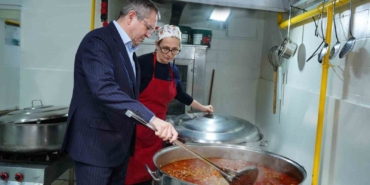 Ayvalık Belediye Başkanı Mesut Ergin: "Ramazan paylaşmaktır."