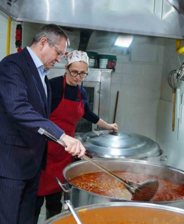 Ayvalık Belediye Başkanı Mesut Ergin: "Ramazan paylaşmaktır."