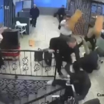 Kafede çıkan kavgada ortalık savaş alanına döndü: 100 bin liralık hasar